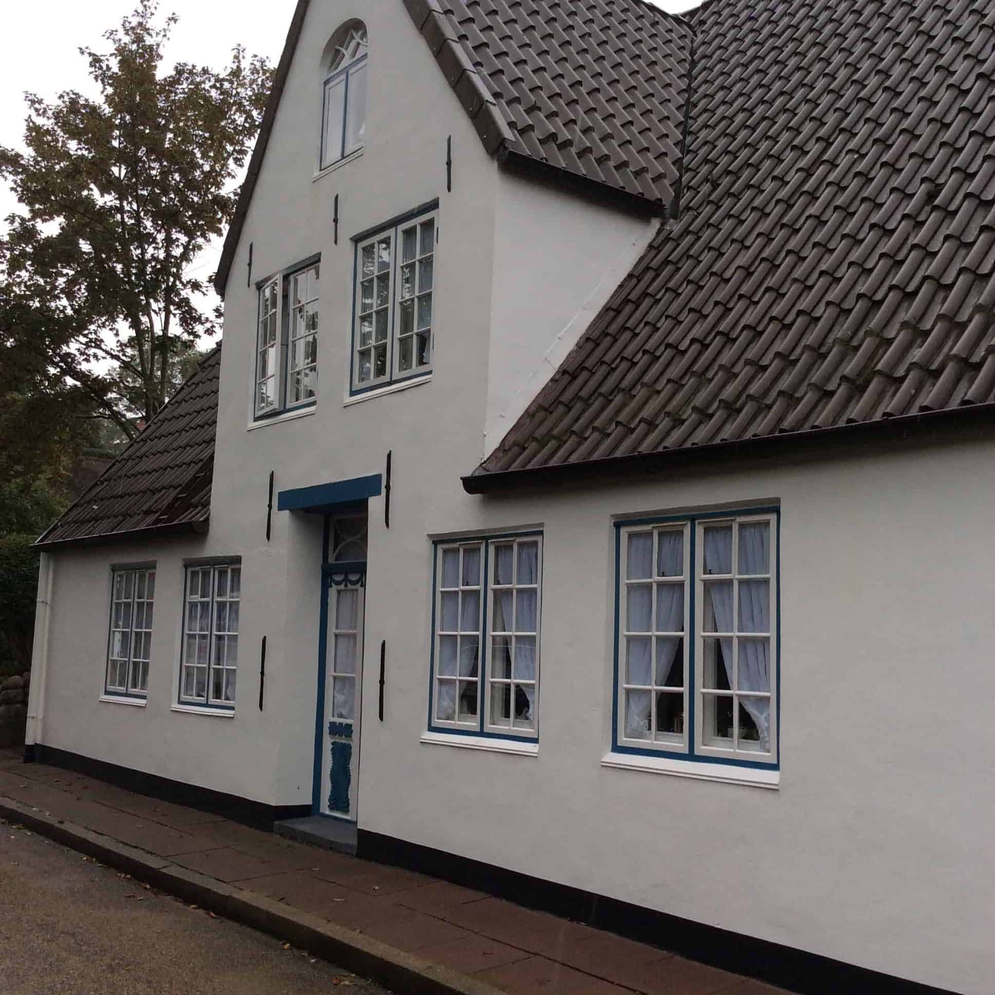 Das Gebäude der ersten Sylter Apotheke in Keitum.